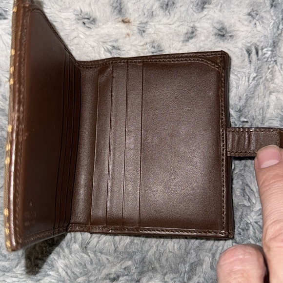 Women’s or Men's Gucci GG monogram canvas Key locking hardware Bi-Fold wallet! - Picture 12 of 17